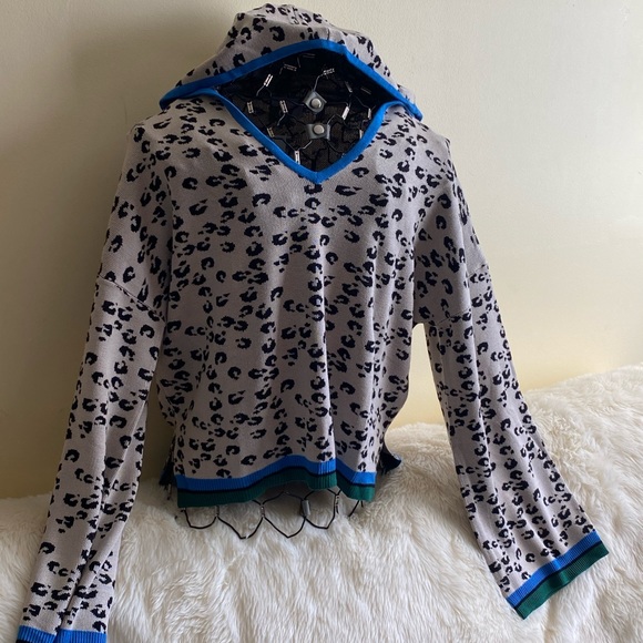 Heros & Dreamers Animal Printed Long Bell-Sleeve Hoodie XL - Picture 2 of 11